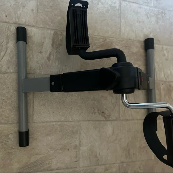 Compact Exercise Pedal Machine - Picture 1 of 4